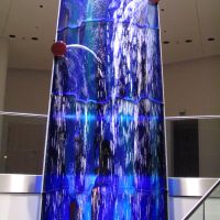 Wasserwand aus Glas