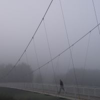 Die Hängebrücke zum Enzgaupark.
