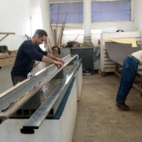 Kohlefaserarbeiten in der Michelsen Werft am Bodensee. Formenbau: Metallatelier.